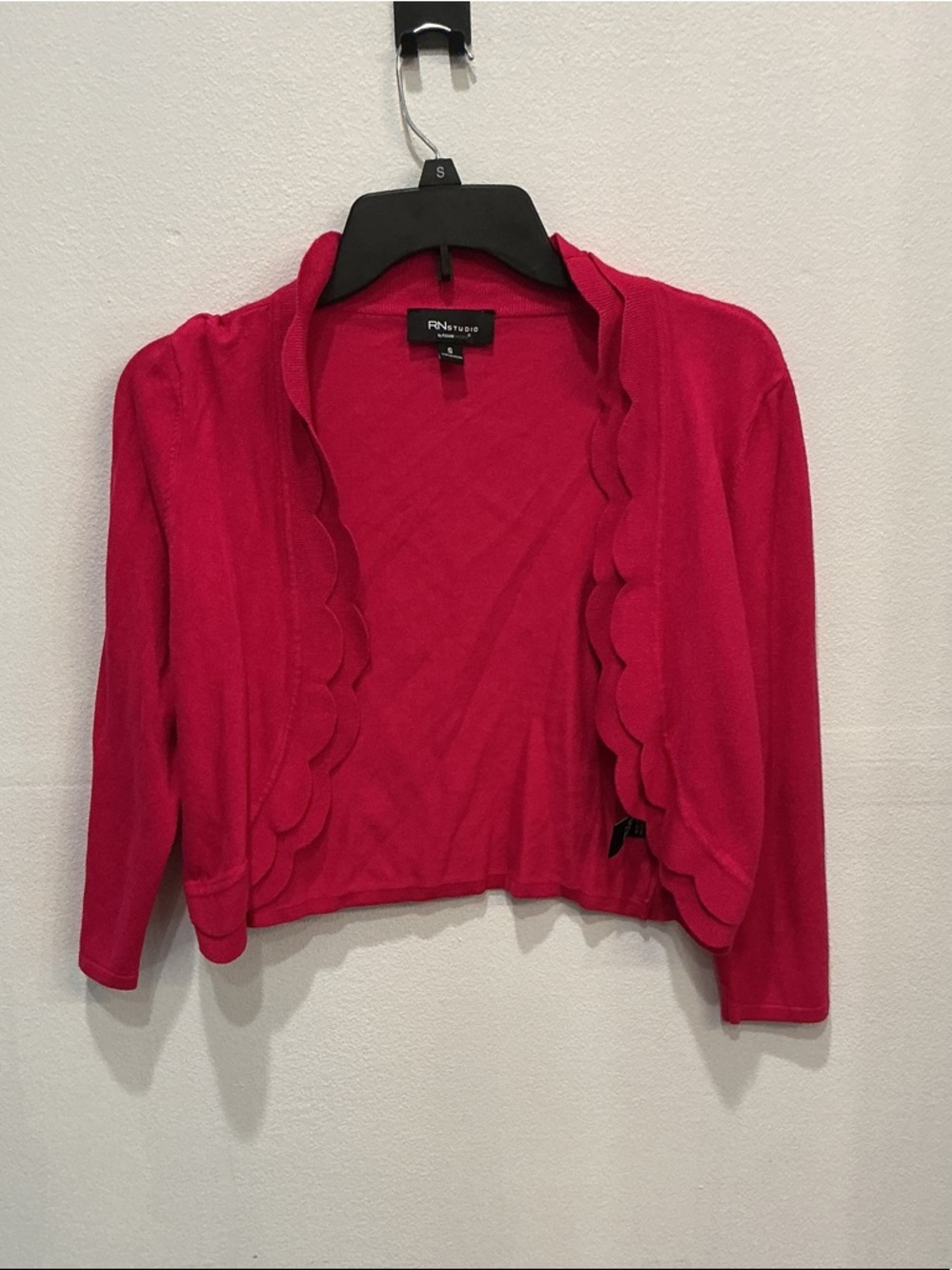 Women's Scalloped Edge Cropped Cardigan - Pink